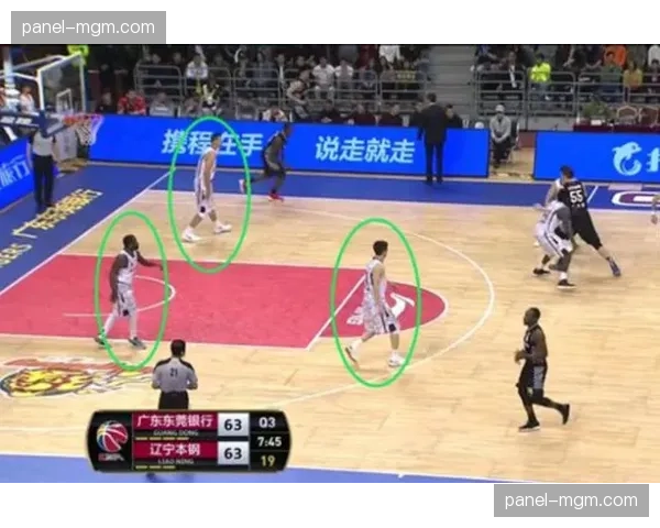 广东宏远变阵三后卫阵容，旨在破解对手预设的压迫陷阱与拦截网络